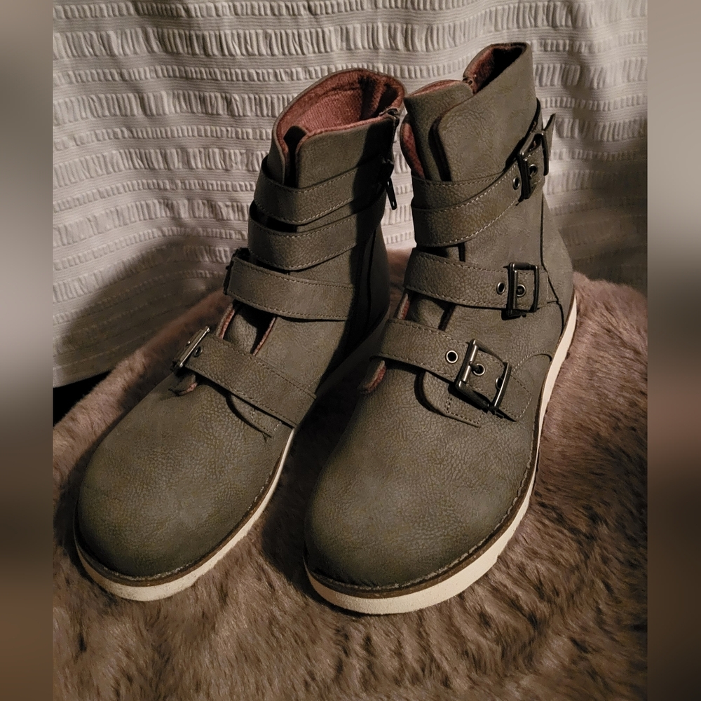 BOC moto boots.  Lightweight. Gray. 7.5. New without tags